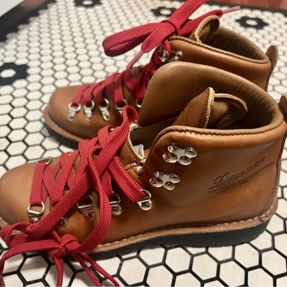 6.5 Danner Mountain Light Cascade with Red Laces, Almost New - Picture 5 of 9